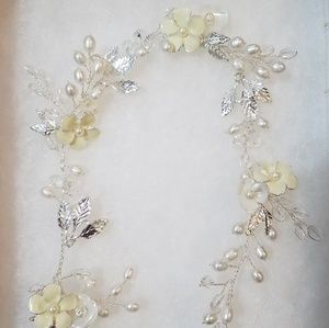 Wedding floral hairpiece
